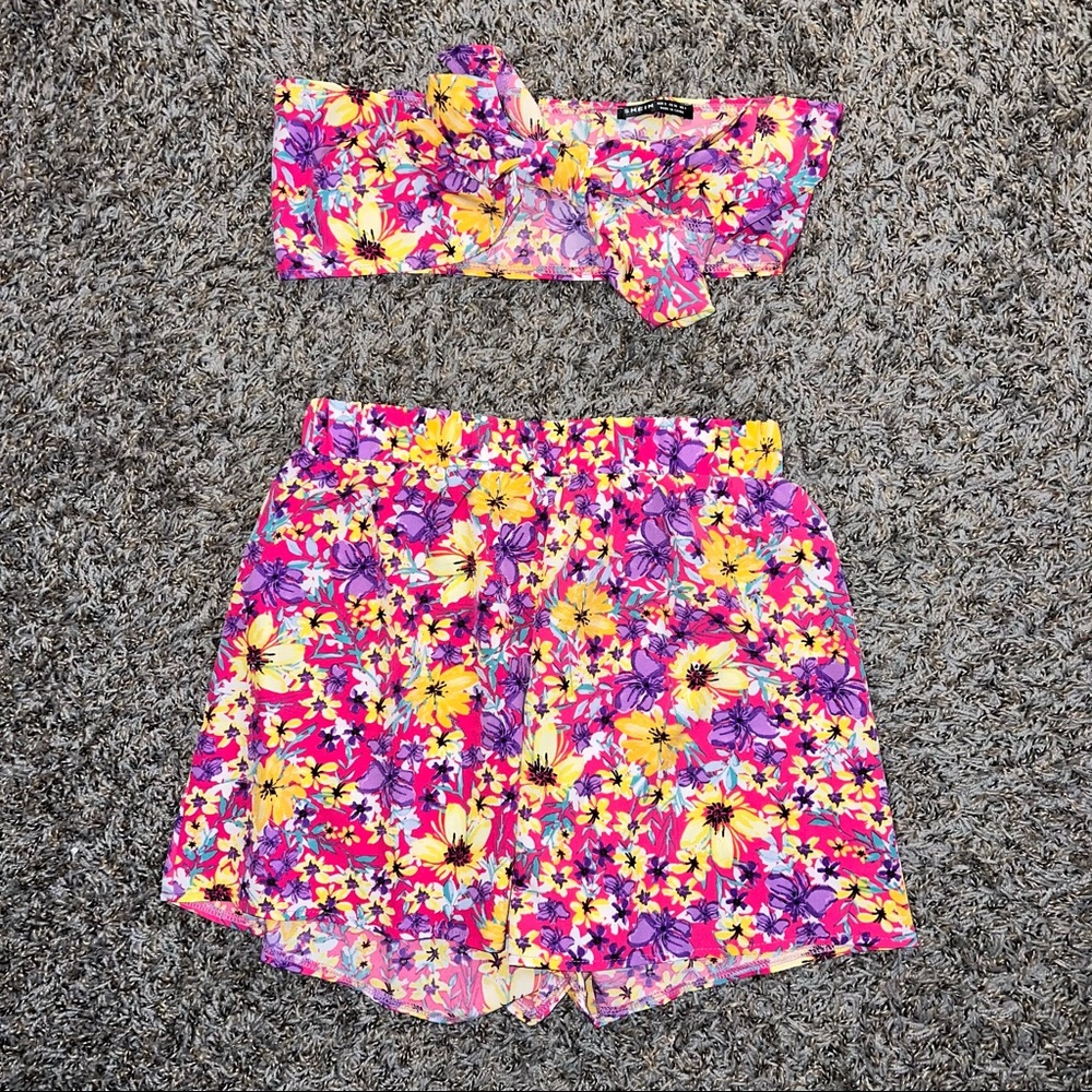 Cute Floral Shorts and Top Set!! Pair it with a blazer for a formal chic look!